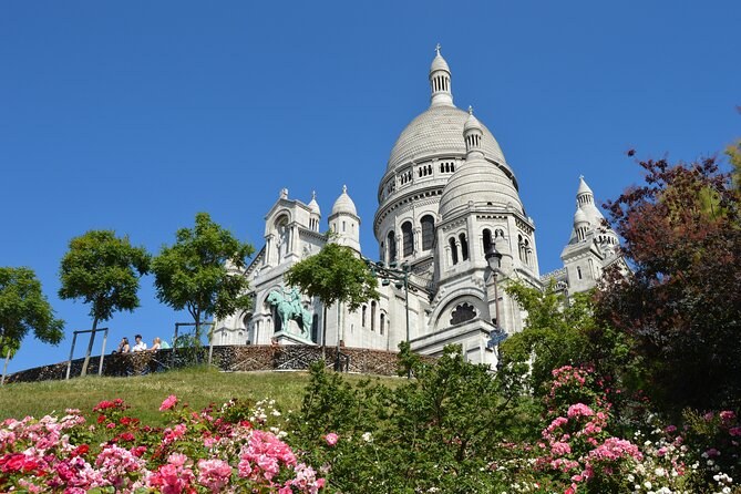 Sacré-Cœur seen over the flowerbeds of the Montmartre gardens